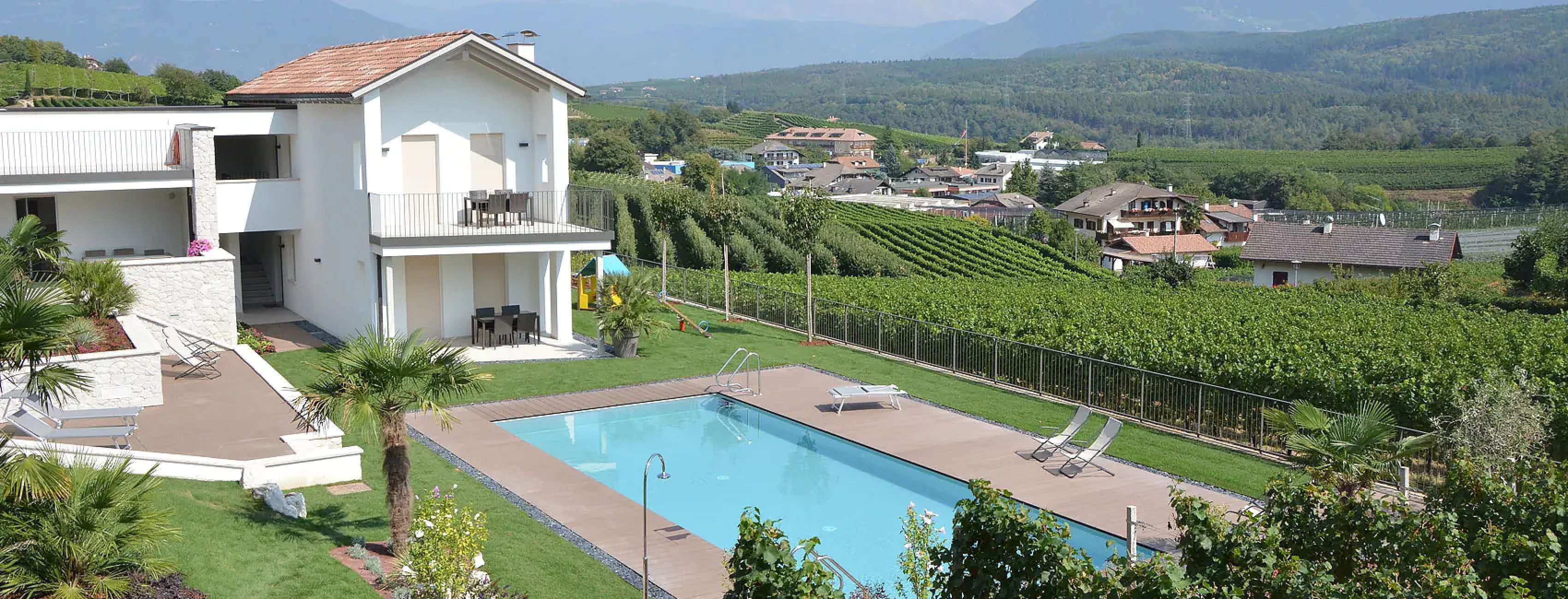 Josefshof mit Pool und Garten zwischen den Weinbergen